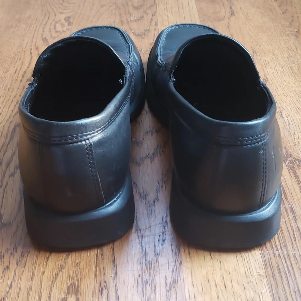 EUC Black Dress Shoes Size 8.5 Men's Loafers